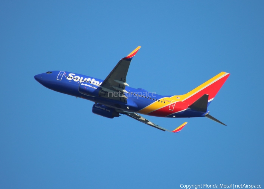 Southwest Airlines Boeing 737-73V (N561WN) | Photo 668362
