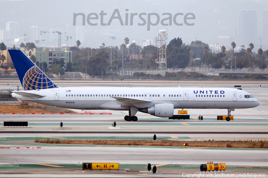United Airlines Boeing 757-222 (N562UA) | Photo 33958