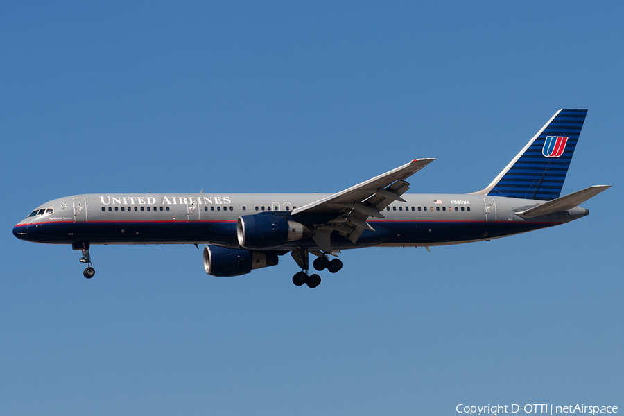 United Airlines Boeing 757-222 (N563UA) | Photo 184130