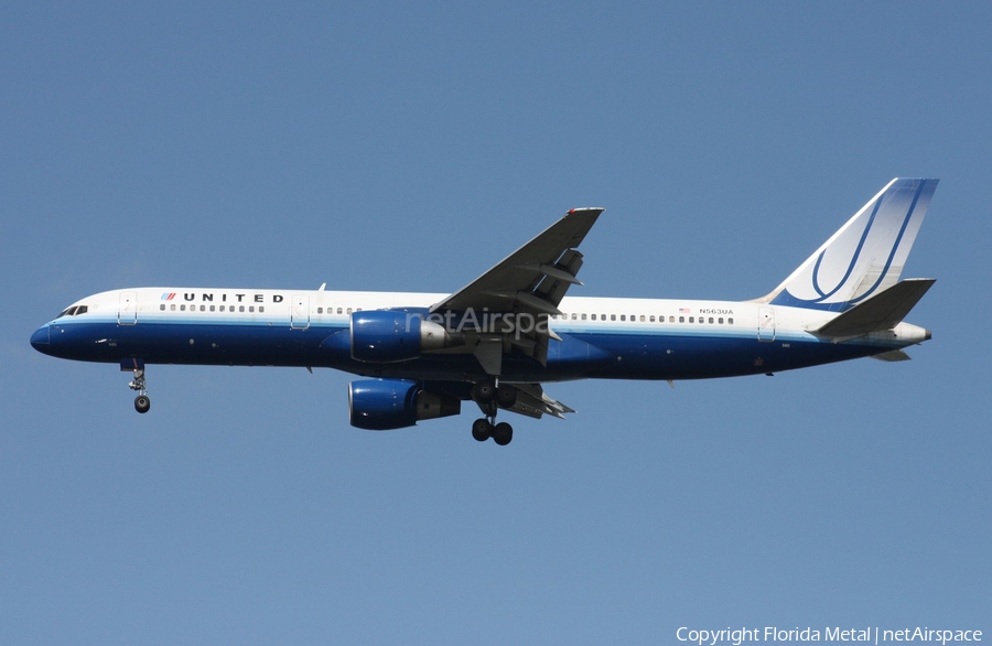 United Airlines Boeing 757-222 (N563UA) | Photo 300701