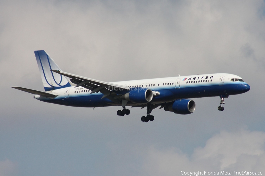 United Airlines Boeing 757-222 (N563UA) | Photo 300971