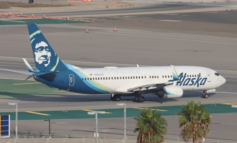 Alaska Airlines Boeing 737-890 (N564AS) at  Los Angeles - International, United States