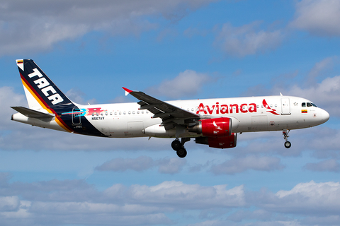 Avianca Airbus A320-214 (N567AV) at  Miami - International, United States