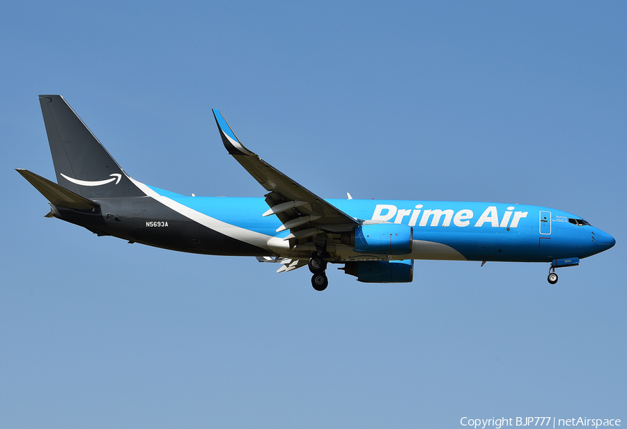 Amazon Prime Air (Sun Country Airlines) Boeing 737-84P(BCF) (N5693A) | Photo 405346