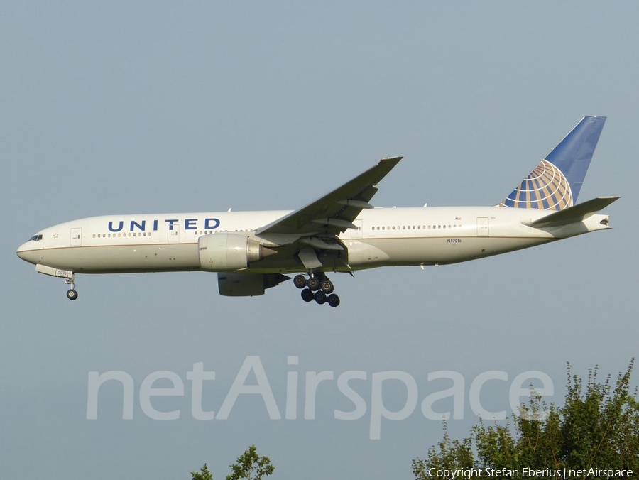 United Airlines Boeing 777-224(ER) (N57016) | Photo 128608
