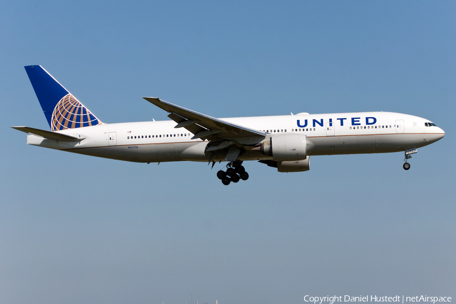 United Airlines Boeing 777-224(ER) (N57016) | Photo 491264