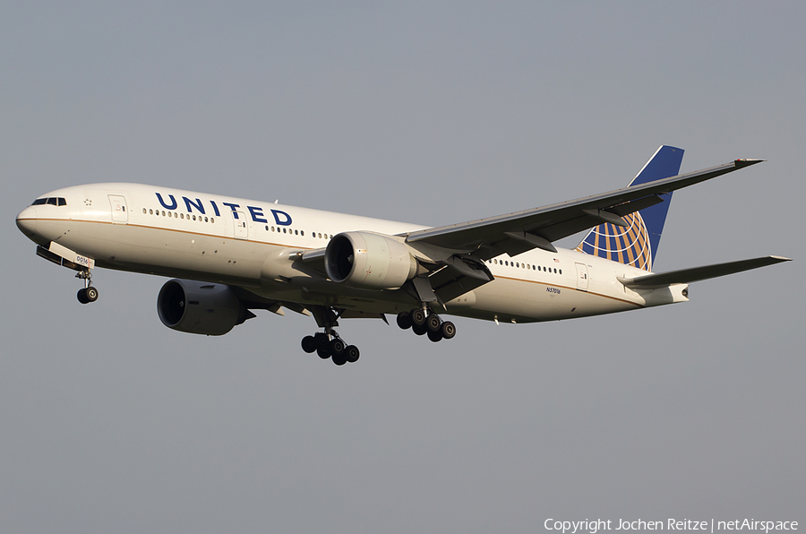 United Airlines Boeing 777-224(ER) (N57016) | Photo 53637