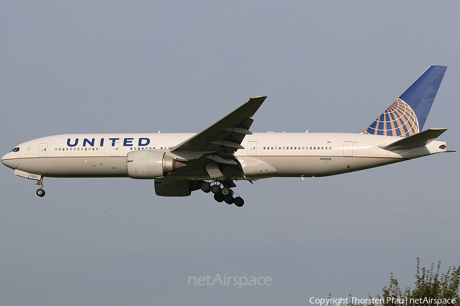 United Airlines Boeing 777-224(ER) (N57016) | Photo 61041