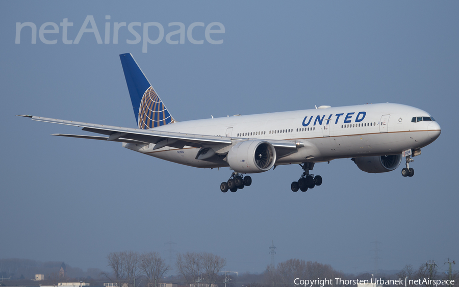 United Airlines Boeing 777-224(ER) (N57016) | Photo 124119