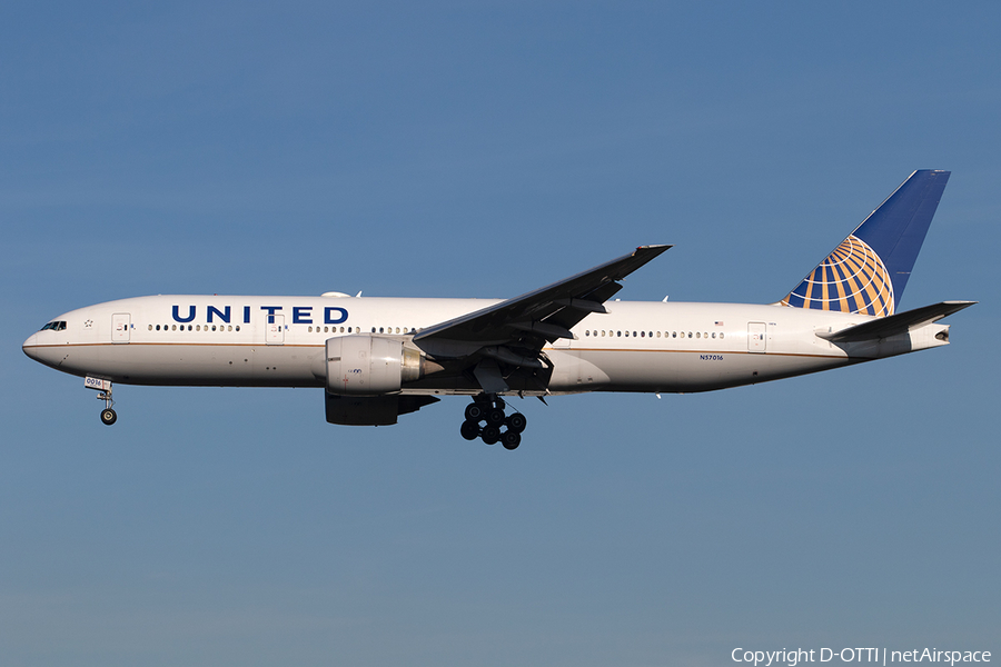 United Airlines Boeing 777-224(ER) (N57016) | Photo 295311