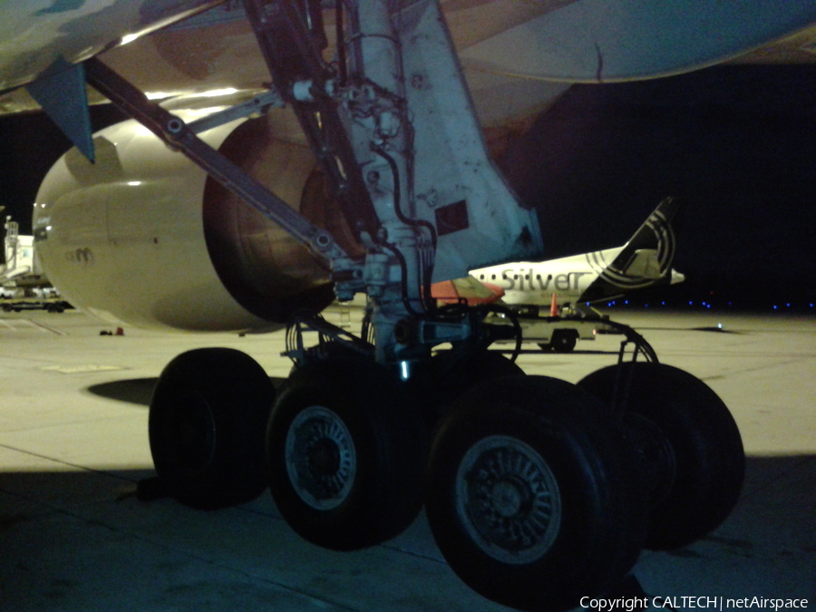 United Airlines Boeing 777-224(ER) (N57016) | Photo 20971