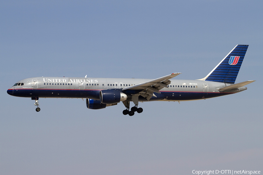 United Airlines Boeing 757-222 (N570UA) | Photo 341054