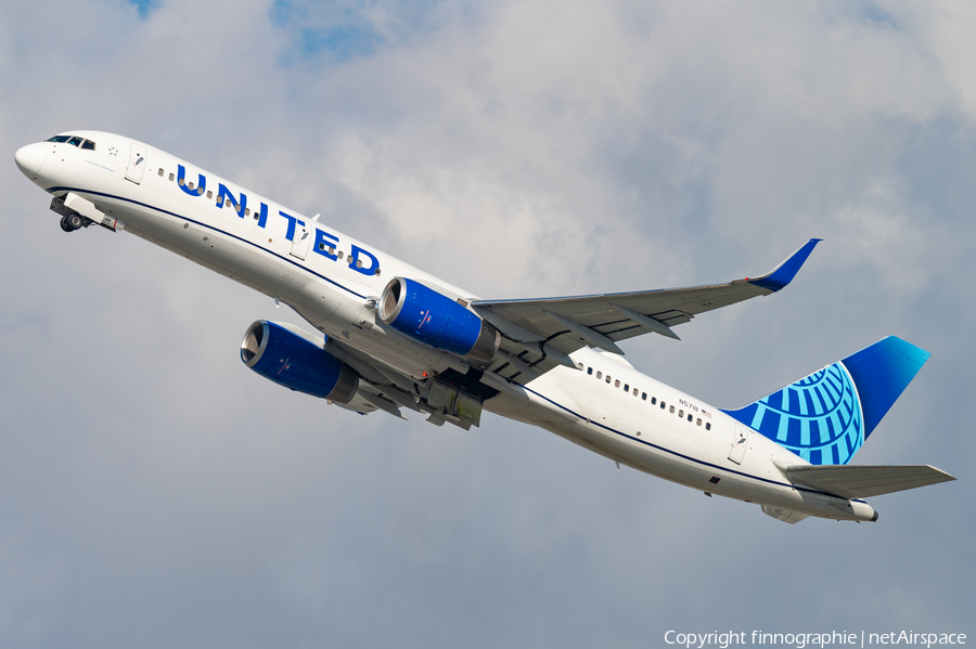 United Airlines Boeing 757-224 (N57111) | Photo 663430