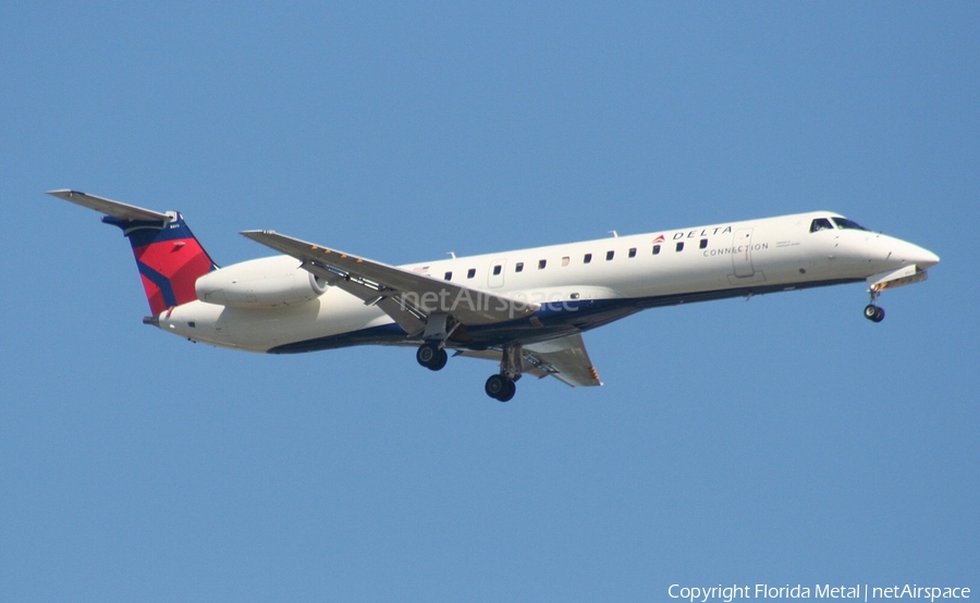 Delta Connection (Chautauqua Airlines) Embraer ERJ-145LR (N571RP) | Photo 300976