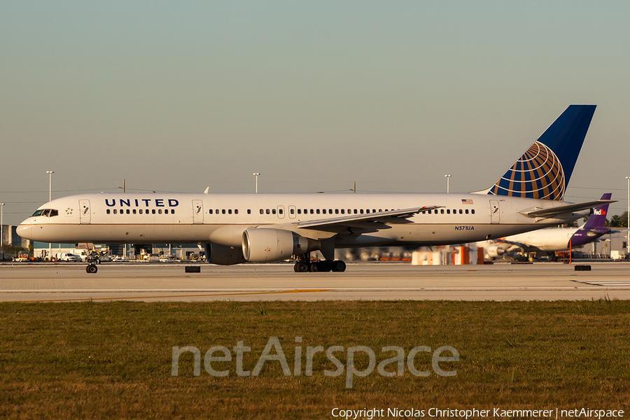 United Airlines Boeing 757-222 (N571UA) | Photo 158866