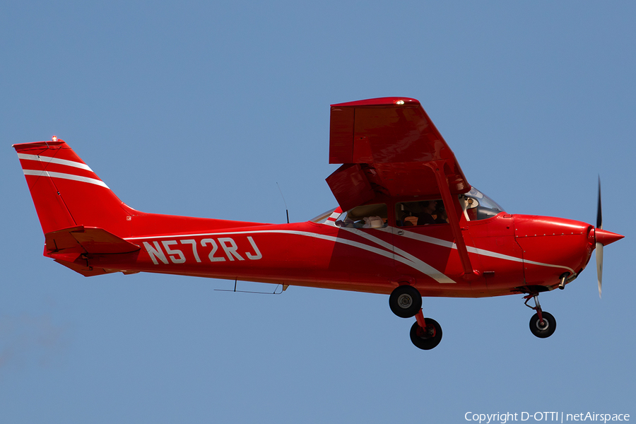 University of Michigan Flyers Cessna 172M Skyhawk (N572RJ) | Photo 659261
