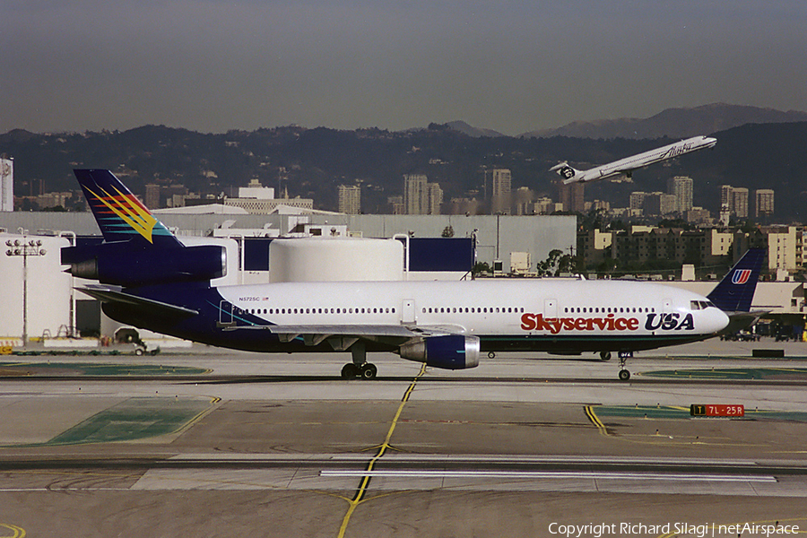 Skyservice Airlines McDonnell Douglas DC-10-10 (N572SC) | Photo 16116