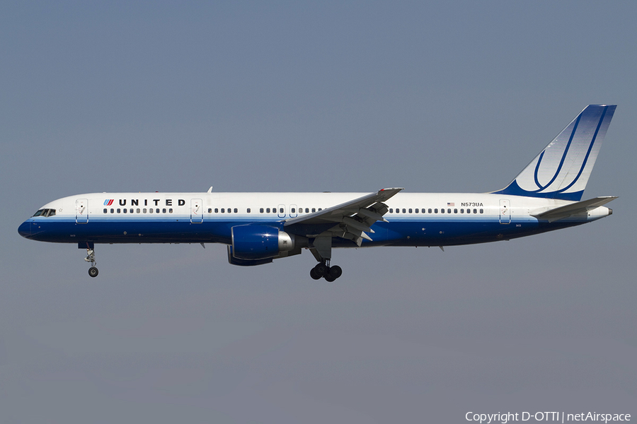 United Airlines Boeing 757-222 (N573UA) | Photo 341032