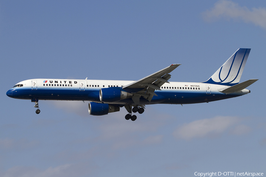United Airlines Boeing 757-222 (N573UA) | Photo 339471
