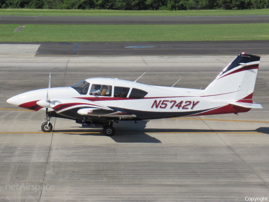 (Private) Piper PA-23-250 Aztec C (N5742Y) | Photo 548881