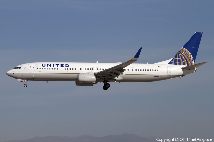 United Airlines Boeing 737-924(ER) (N57439) | Photo 425426