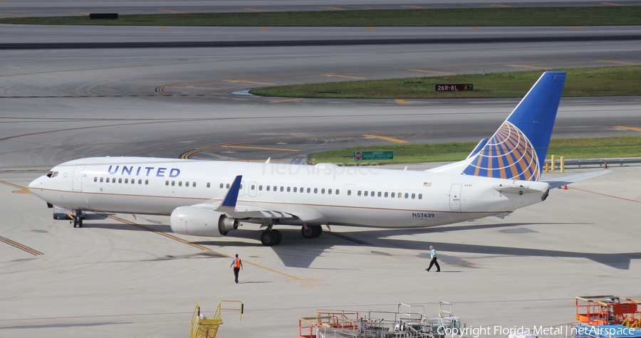 United Airlines Boeing 737-924(ER) (N57439) | Photo 399098