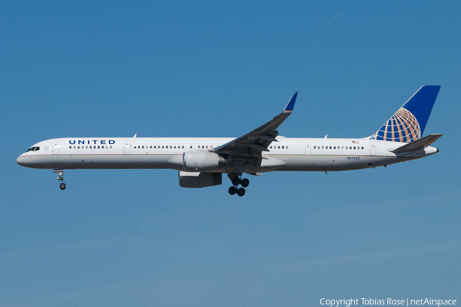 United Airlines Boeing 757-324 (N57852) | Photo 299617