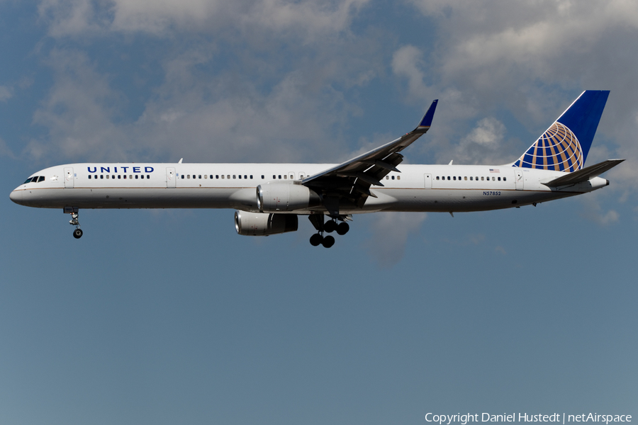 United Airlines Boeing 757-324 (N57852) | Photo 446875
