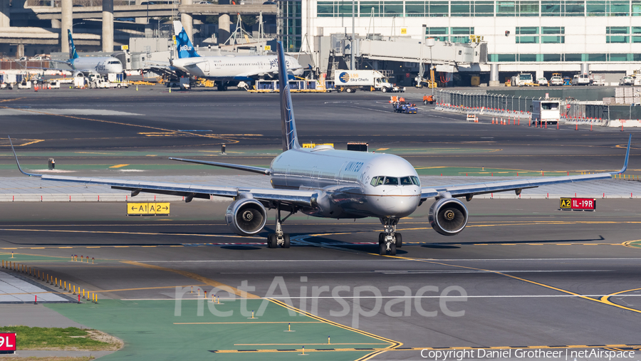 United Airlines Boeing 757-324 (N57852) | Photo 255330
