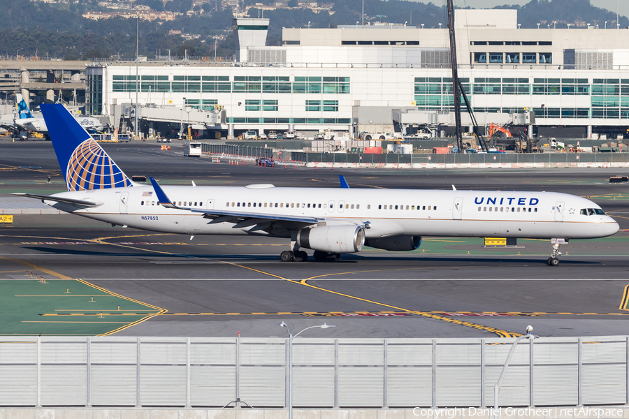 United Airlines Boeing 757-324 (N57852) | Photo 255331