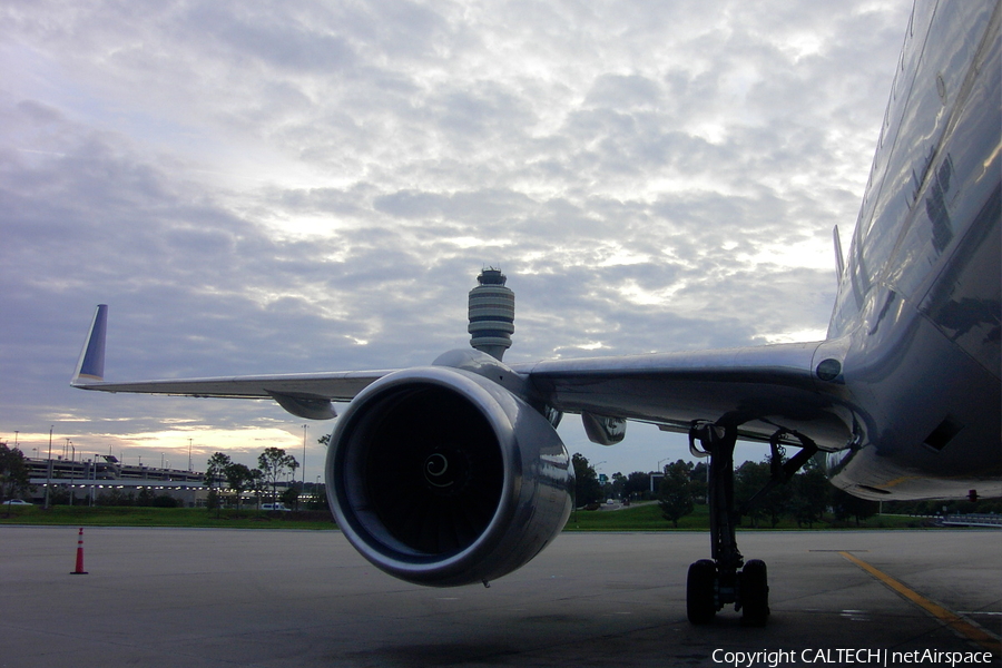 United Airlines Boeing 757-324 (N57855) | Photo 12126