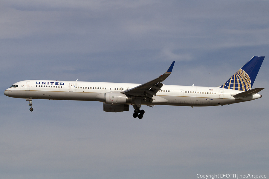 United Airlines Boeing 757-324 (N57857) | Photo 469054