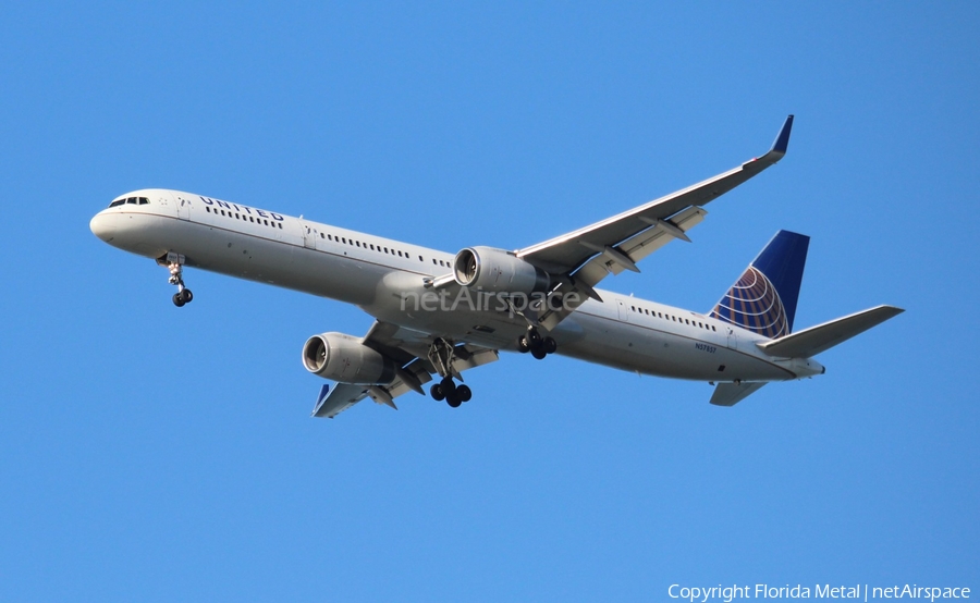 United Airlines Boeing 757-324 (N57857) | Photo 399102