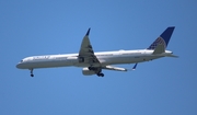 United Airlines Boeing 757-33N (N57862) at  San Francisco - International, United States