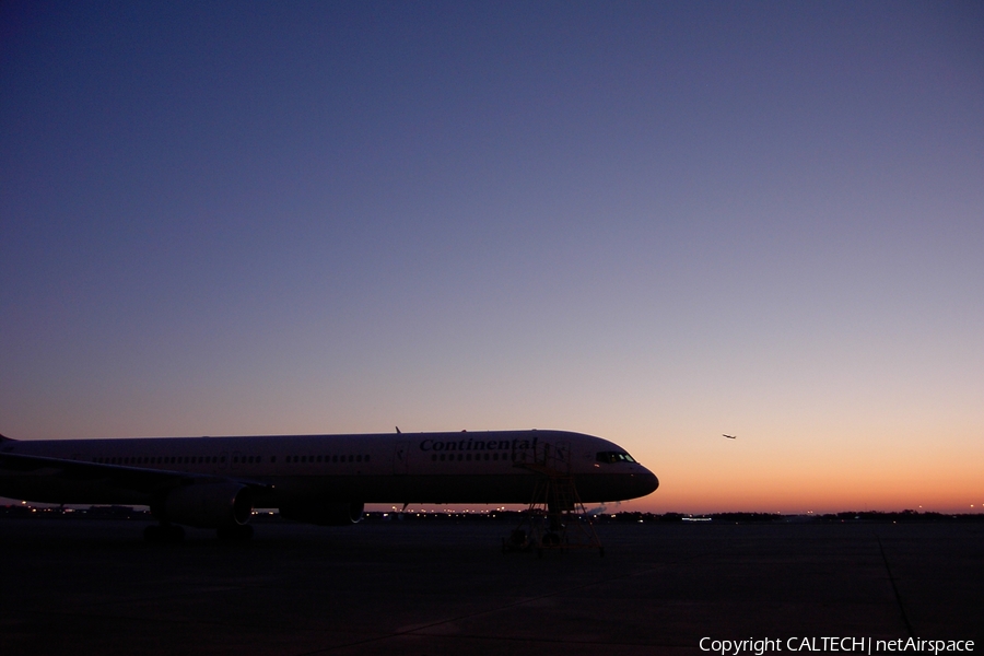 Continental Airlines Boeing 757-33N (N57863) | Photo 31476