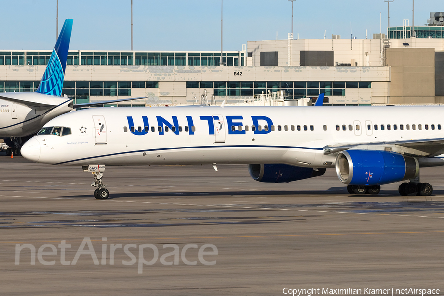 United Airlines Boeing 757-33N (N57863) | Photo 563565