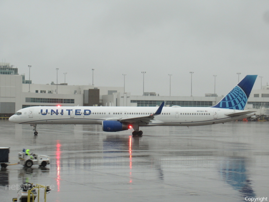 United Airlines Boeing 757-33N (N57863) | Photo 624590