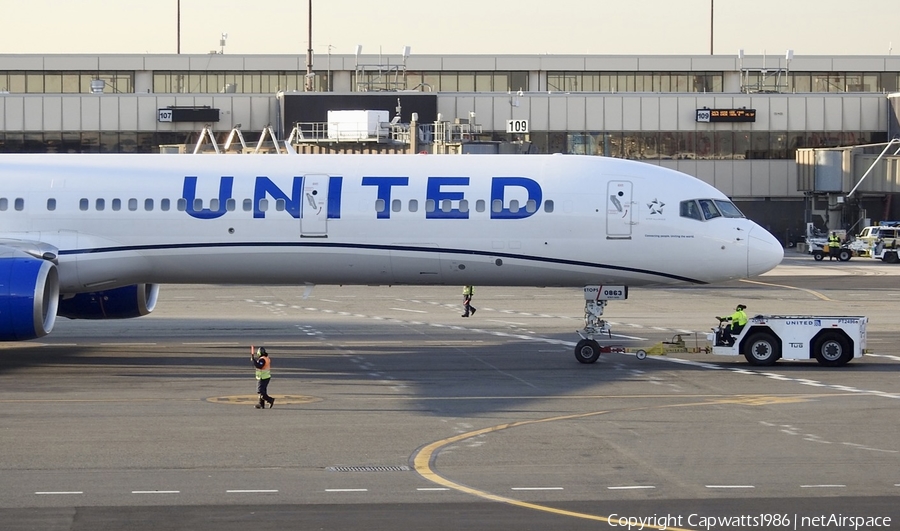 United Airlines Boeing 757-33N (N57863) | Photo 601009