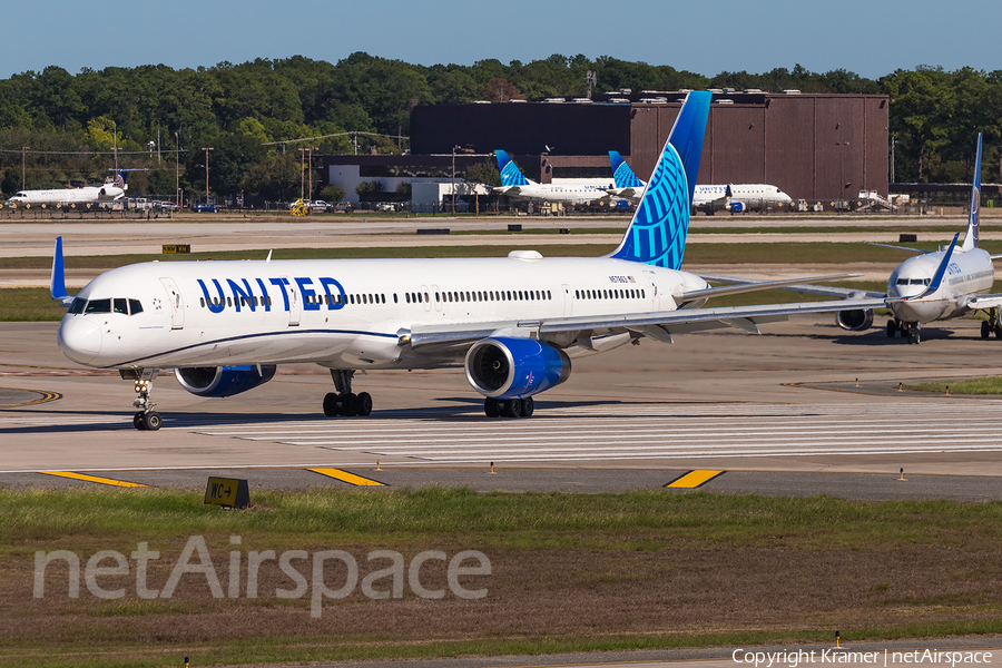 United Airlines Boeing 757-33N (N57863) | Photo 677093