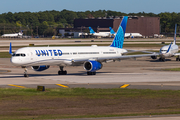 United Airlines Boeing 757-33N (N57863) at  Houston - George Bush Intercontinental, United States
