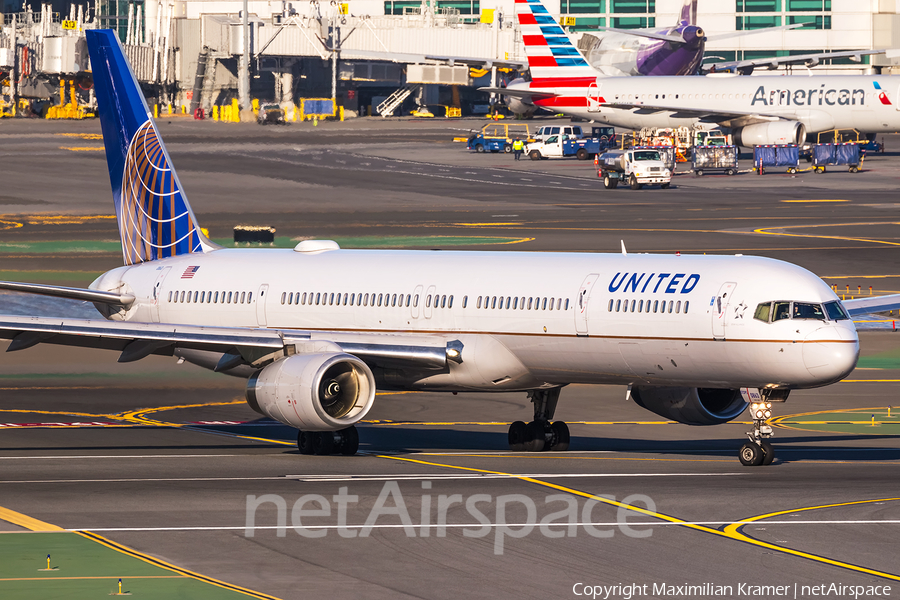 United Airlines Boeing 757-33N (N57863) | Photo 503174
