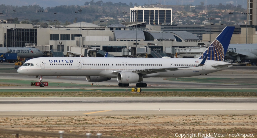 United Airlines Boeing 757-33N (N57864) | Photo 399104