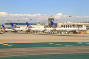 United Airlines Boeing 757-33N (N57864) at  Los Angeles - International, United States