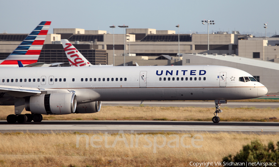 United Airlines Boeing 757-33N (N57868) | Photo 163727