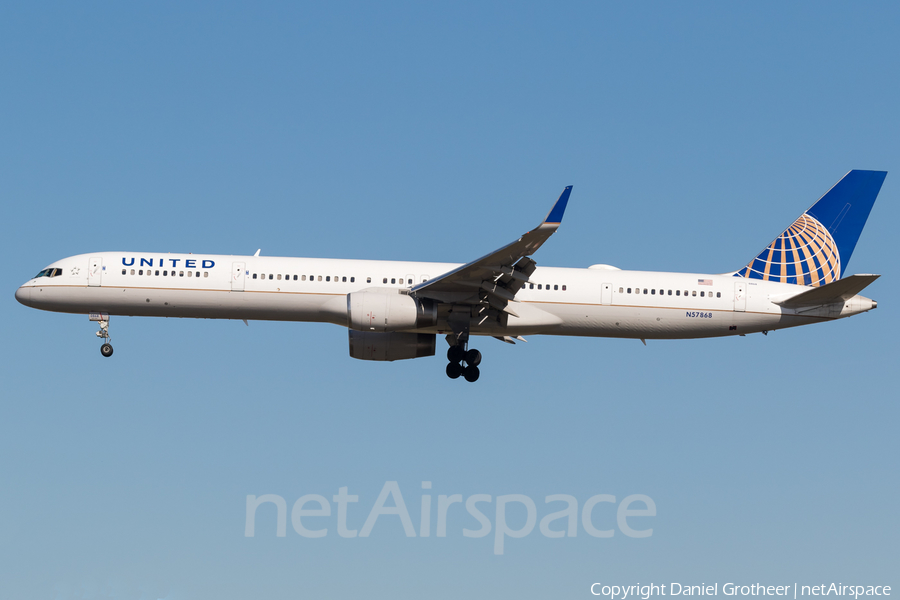 United Airlines Boeing 757-33N (N57868) | Photo 238880