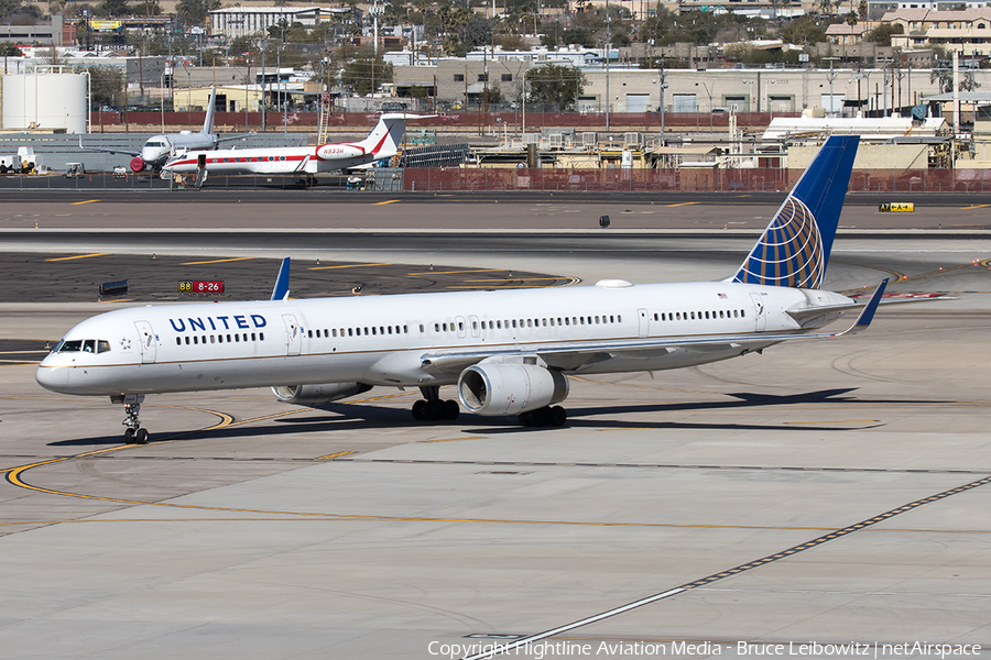 United Airlines Boeing 757-33N (N57868) | Photo 604648