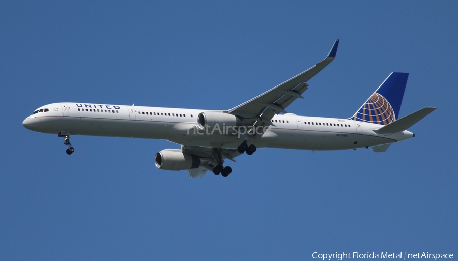 United Airlines Boeing 757-33N (N57869) | Photo 399107
