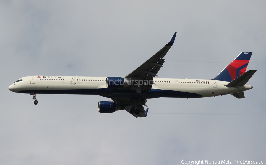 Delta Air Lines Boeing 757-351 (N581NW) | Photo 590779