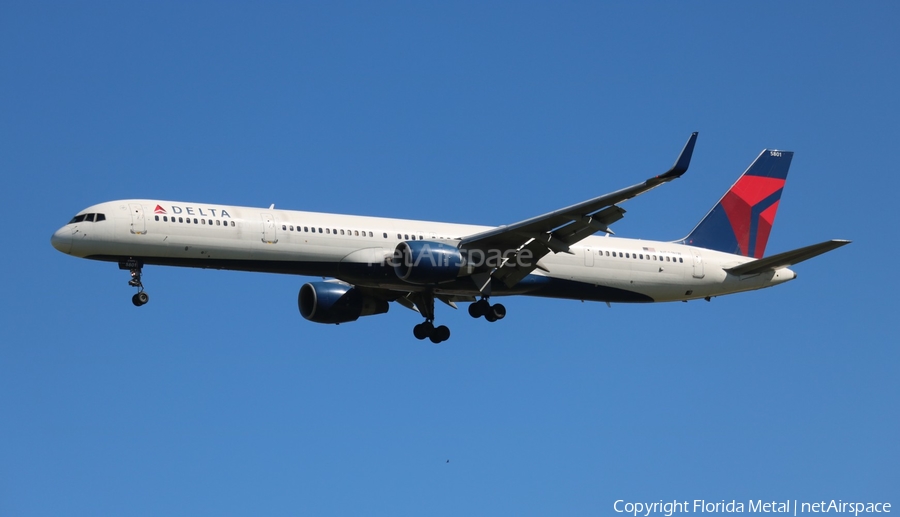 Delta Air Lines Boeing 757-351 (N581NW) | Photo 590780