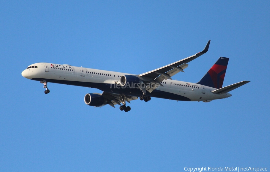 Delta Air Lines Boeing 757-351 (N582NW) | Photo 304723